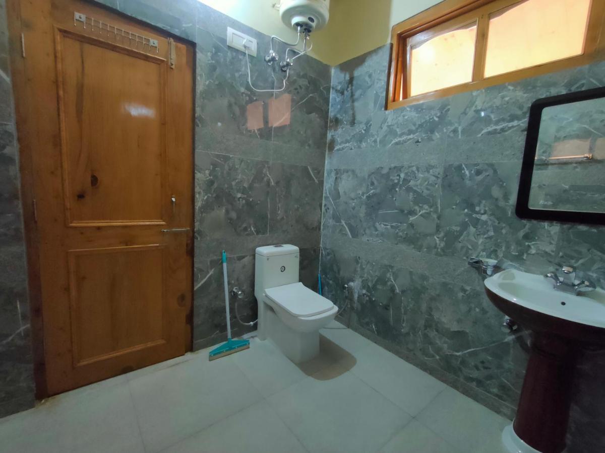 Hotel Anupam By Mid Orchard, Kasol Bagian luar foto