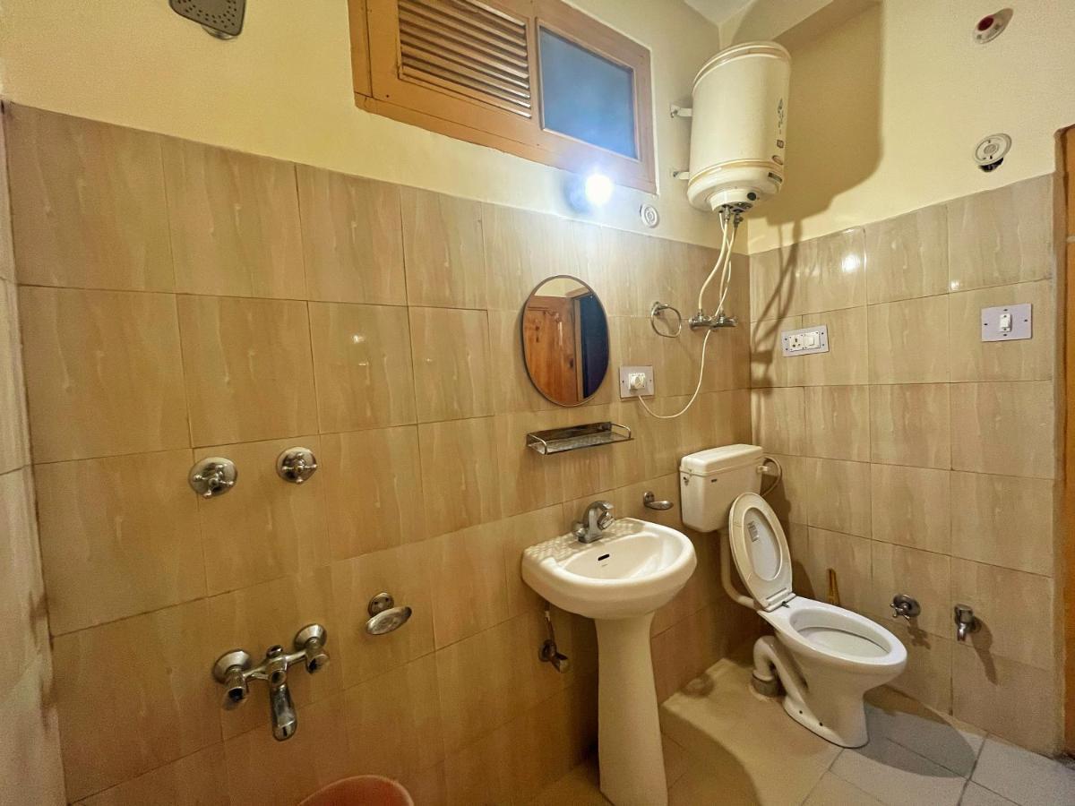 Hotel Anupam By Mid Orchard, Kasol Bagian luar foto